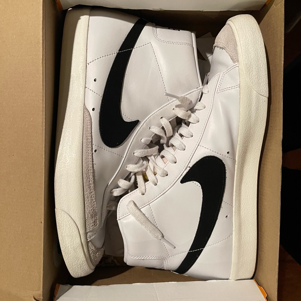 Blazer Mid 77